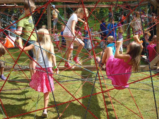 muzikas-festivals-laba-daba-aizvadits-spelejoties-un-virves-supojoties-2