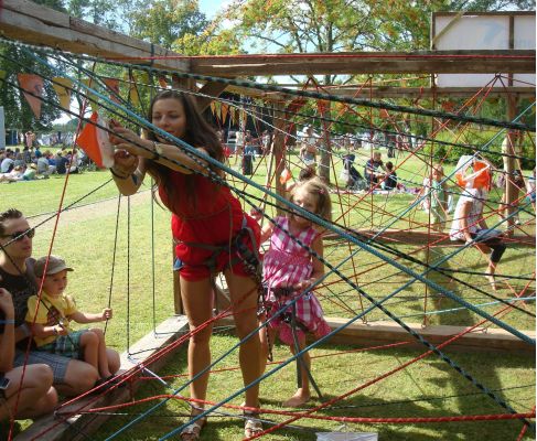 muzikas-festivals-laba-daba-aizvadits-spelejoties-un-virves-supojoties-5