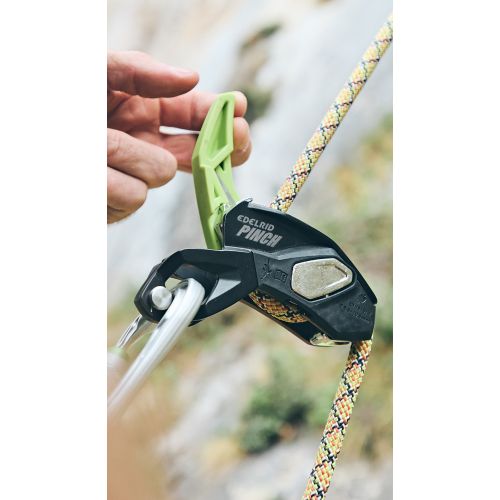 Descender Pinch